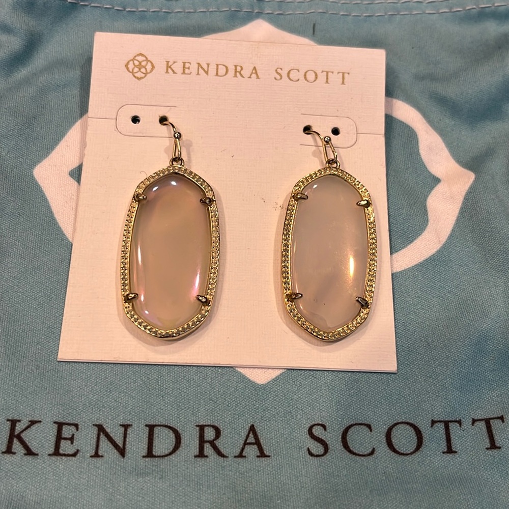 Beautiful Kendra Scott Elle Earrings